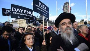 web-Zionist-hundreds-of-people-protest-outsWeb-ide-parliament-against-antisemitism-in-the-labour-party